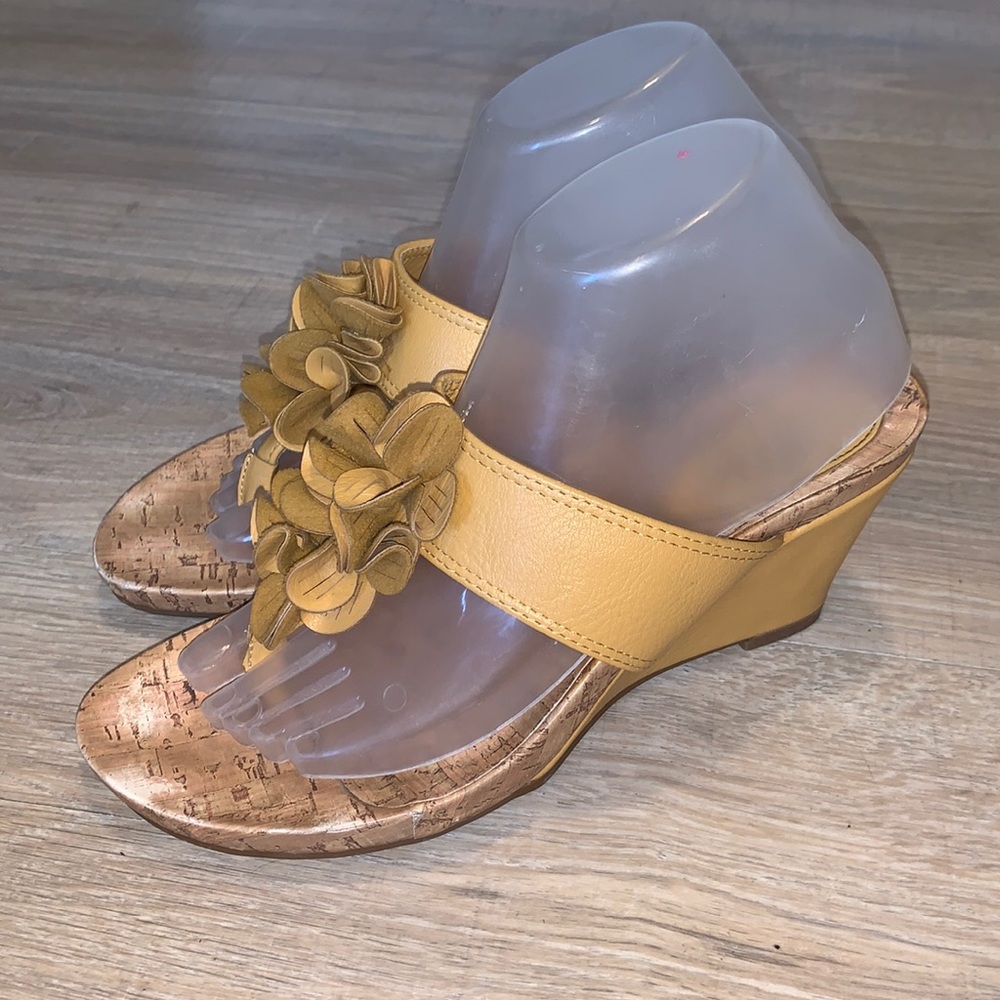 Nicole NCurrent mustard yellow wedges